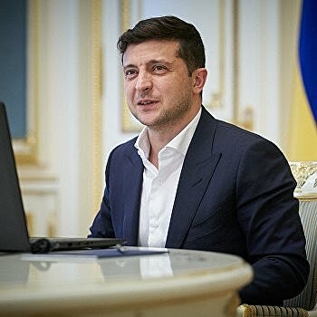 Зеленский щедро «усыпал» наградами и званиями украинских артистов