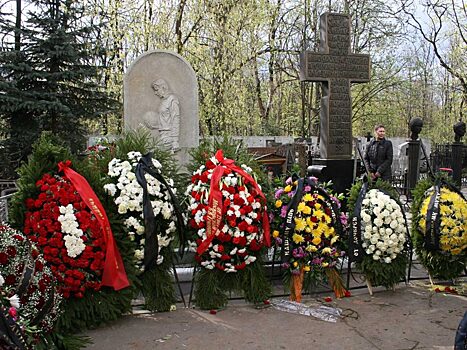 Ваганьковское кладбище зарабатывает на экскурсиях великих покойников