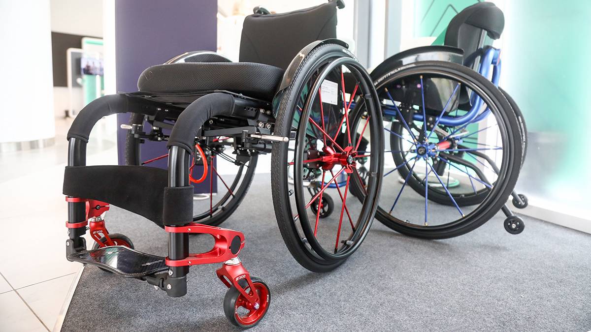 РЕН ТВ: Сотрудница клиники отказалась принять девушку на инвалидной коляске