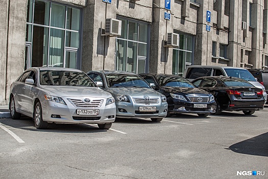 В Новосибирске появятся парковки только для чиновников
