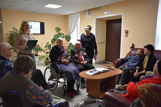 Художник Василий Шишкин встретился с ветеранами в геронтологическом центре "Переделкино"