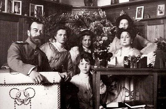 Зачем большевики распускали слух, что дети Николая II живы