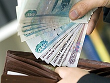 Жители Свердловской области стали получать 100 тысяч