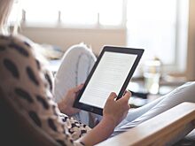Мужчины слушают, женщины читают: какие книги нравятся онлайн-читателям Нижегородской области