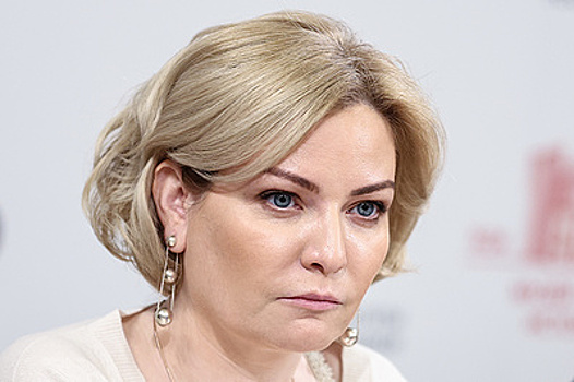 Любимова поздравила журналистов с Днем российской печати