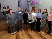 Картину самарской художницы передали городу-герою Волгограду