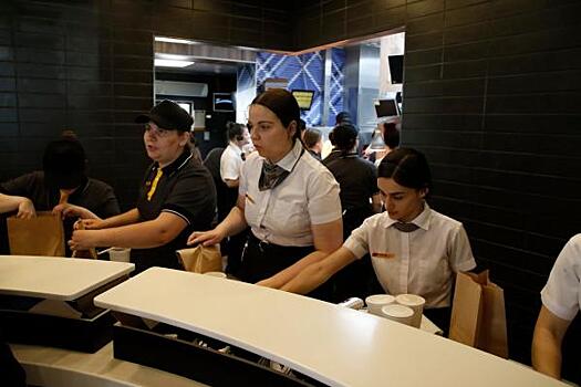 В Петербурге стали чаще приглашать на работу студентов и начинающих специалистов