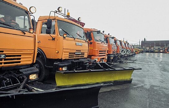 Коммунальщики не дали снегу завалить Екатеринбург