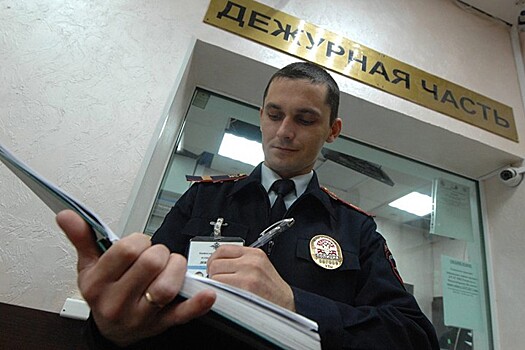 Полиция задержала мужчину после попытки задушить москвичку ремнем в лифте жилого дома