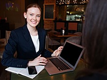 Красивым женщинам оказалось сложнее добиться высокой должности