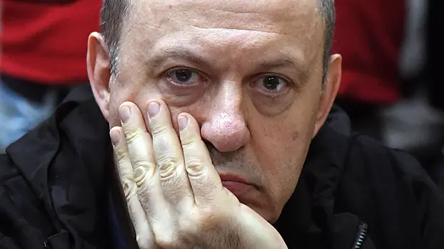 Олег Митволь добился компенсации за невыдачу шарфа в колонии