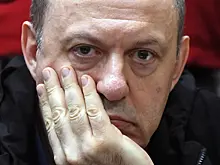 Олег Митволь добился компенсации за невыдачу шарфа в колонии