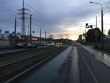 Водитель и пассажир Lexus пострадали после столкновения с Renault Logan