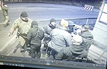 Замглавы МВД Украины устроил скандал на границе с Донбассом