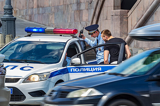В Тольятти водитель Porsche врезался в машину ДПС в попытке скрыться