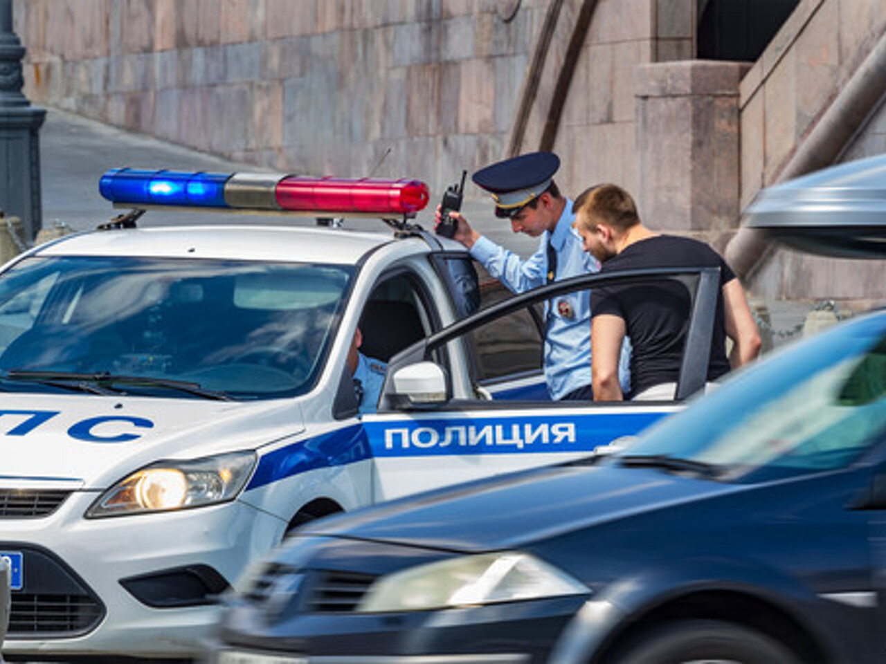 В Тольятти водитель Porsche врезался в машину ДПС в попытке скрыться -  Рамблер/авто