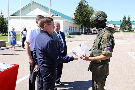 «Быть с теми, кто защищает страну»: «Единая Россия» передала автомобили бойцам в Костроме