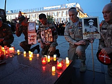 В Краснодаре у мемориала Вечного огня прошла акция "Свеча памяти"