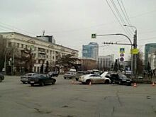 Пассажирку ВАЗ зажало в салоне после столкновения с иномаркой в Челябинске