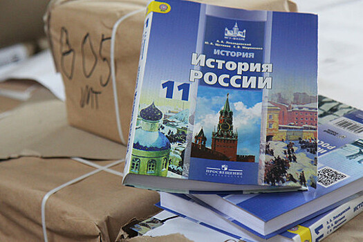 Депутат Тутова предложила усилить ответственность авторов за ошибки в их учебниках