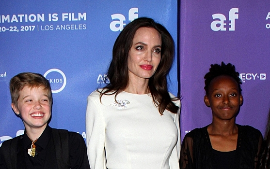 Анджелина Джоли появилась на премьере мультфильма в компании дочерей