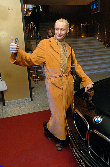 Певец Шура перед началом премьеры фильма режиссера Джеймса Фоули «Идеальный незнакомец» в кинотеатре «Октябрь» в Москве, 18 апреля 2007 года