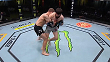 Появилось видео победы россиянина над украинцем в UFC