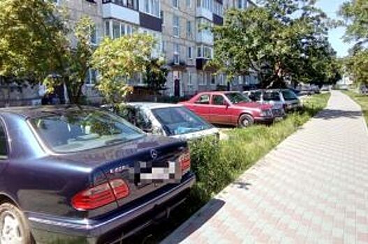 Дворовые автоспоры. Доступные места для парковки в Ярославле в дефиците