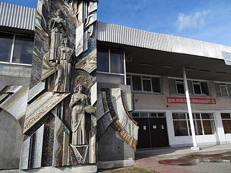 «Муза искусств» на здании Дома культуры Правдинска может стать объектом культурного наследия
