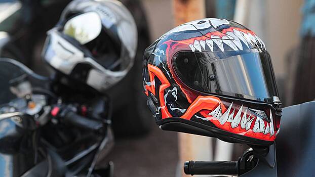 Мотоциклист пострадал после столкновения с легковушкой на юге Москвы