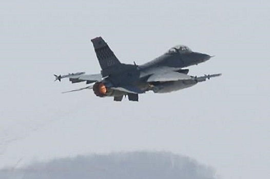В Южной Корее потерпел крушение американский истребитель F-16, пилот выжил