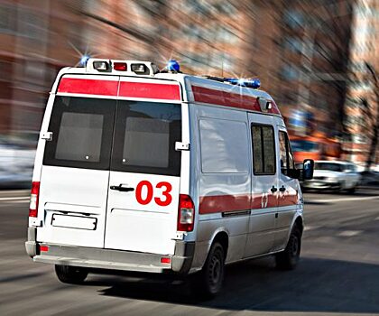 Мужчина выжил, упав с высоты четвертого этажа дома в Новокузнецке