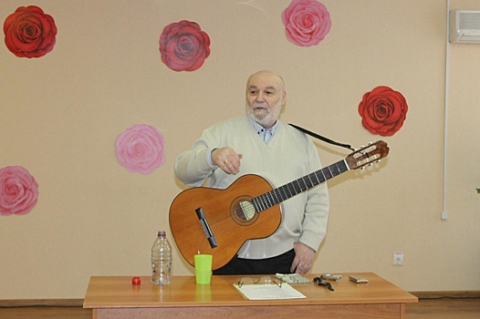 Григорий Эпштейн выступил в Отрадном с музыкальной программой «Сороковые – роковые»