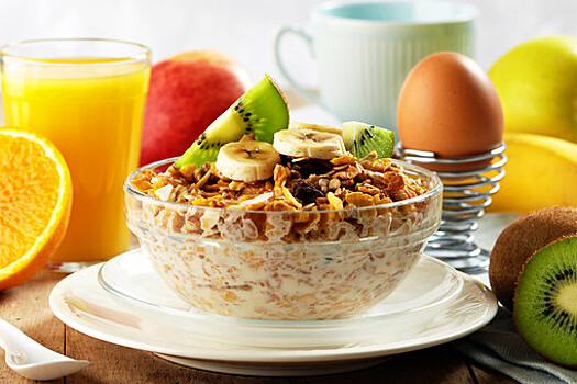 Ученые рассказали о пользе ранних завтраков