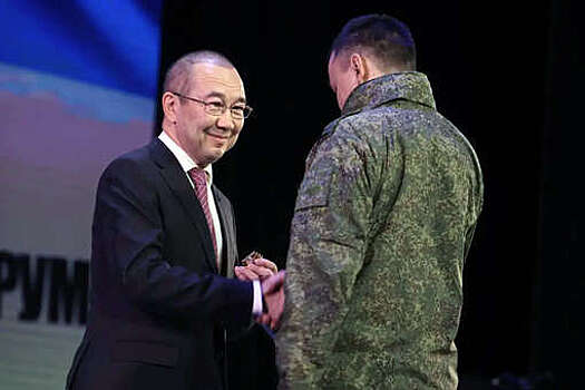 Глава Якутии Николаев заявил, что побрился налысо, чтобы пробовать что-то новое