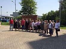 В День памяти и скорби в Бибиреве возложили цветы к монументу в Подушкинском переулке