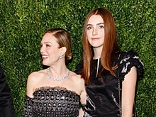 15-летняя дочь Джулианны Мур уже выше нее на голову и готова затмить маму на красных дорожках