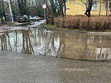 Вода заходит в салон автобусов: на Ломоносова после затопления дороги общественный транспорт пустили в объезд