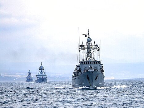 Корабли ВМФ вышли на учения в Черное море в районе Крыма