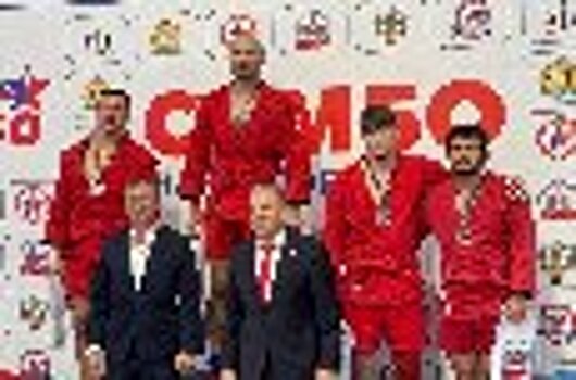 Две золотых и одну серебряную медаль завоевали на «Кубке Сибири» самбисты ГУФСИН России по Свердловской области