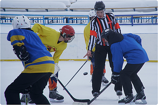 В Магнитогорске разыграли хоккейный Кубок с доброй историей