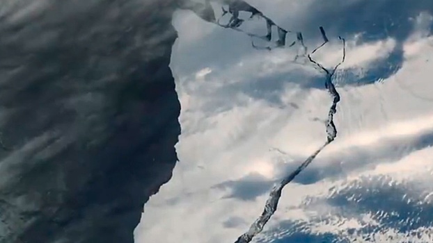 Площадью с Санкт-Петербург: отколовшийся в Антарктиде айсберг сняли из космоса