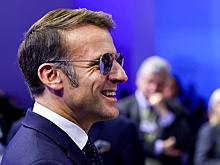 Трамп сыронизировал над солнцезащитными очками Макрона, зал в Давосе рассмеялся