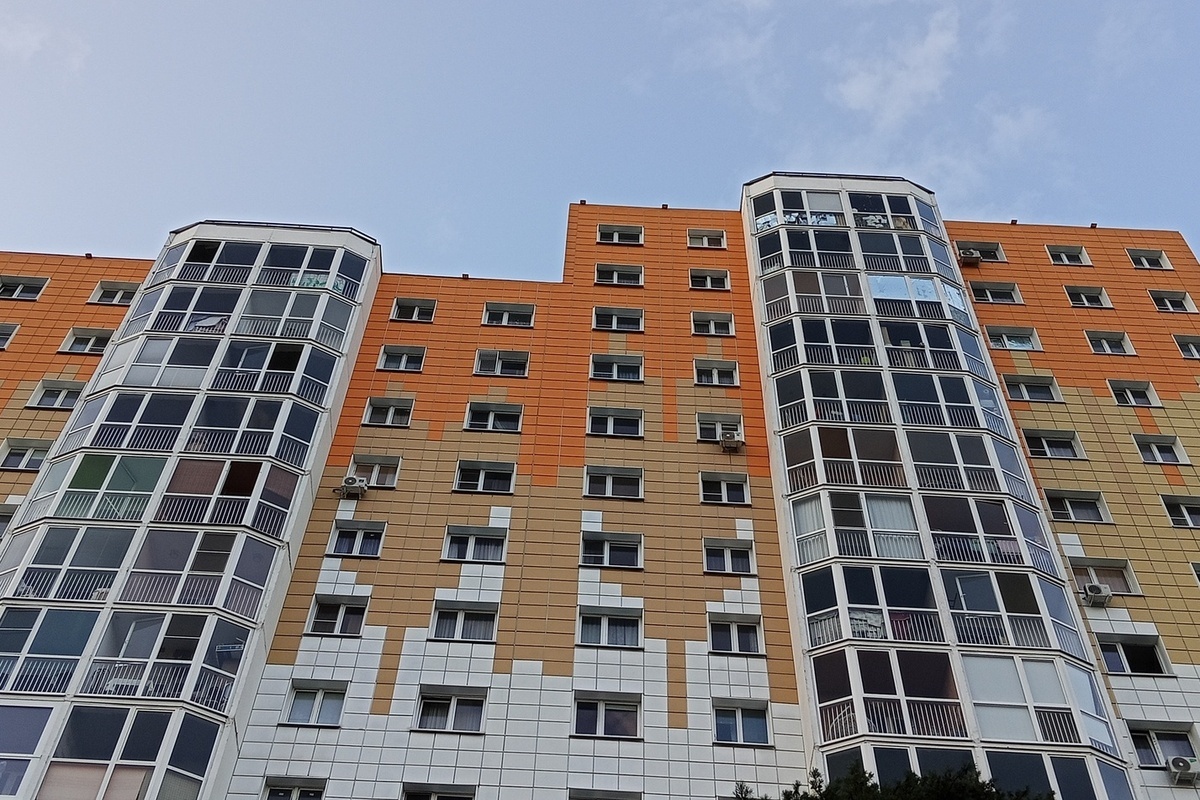 Пенсионер выпал из окна четвёртого этажа в Калининграде