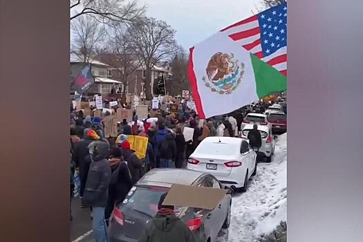 Суд разрешил миграционной службе арестовывать протестующих и применять перцовые баллончики