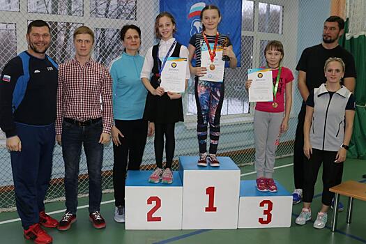 Школьница из Бибирева подтянулась больше всех на окружных соревнованиях