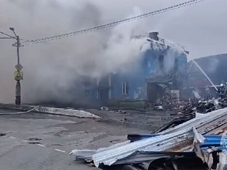Пожар на складе в Норильске локализовали на площади 1,2 тысячи "квадратов"
