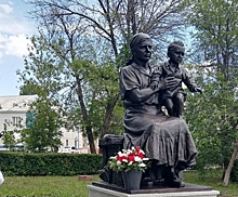 12 июня в Похвистневе открыли памятник "Материнство"