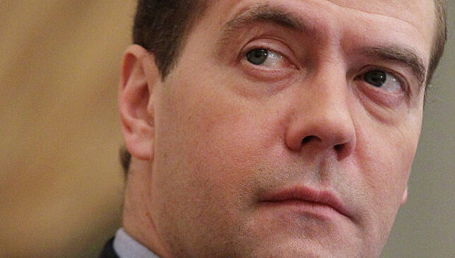 Медведев  попробовал себя в роли вагоновожатого