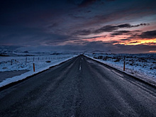 На трассе возле Белогорска водитель чуть не переехал пьяного мужчину, спящего на дороге